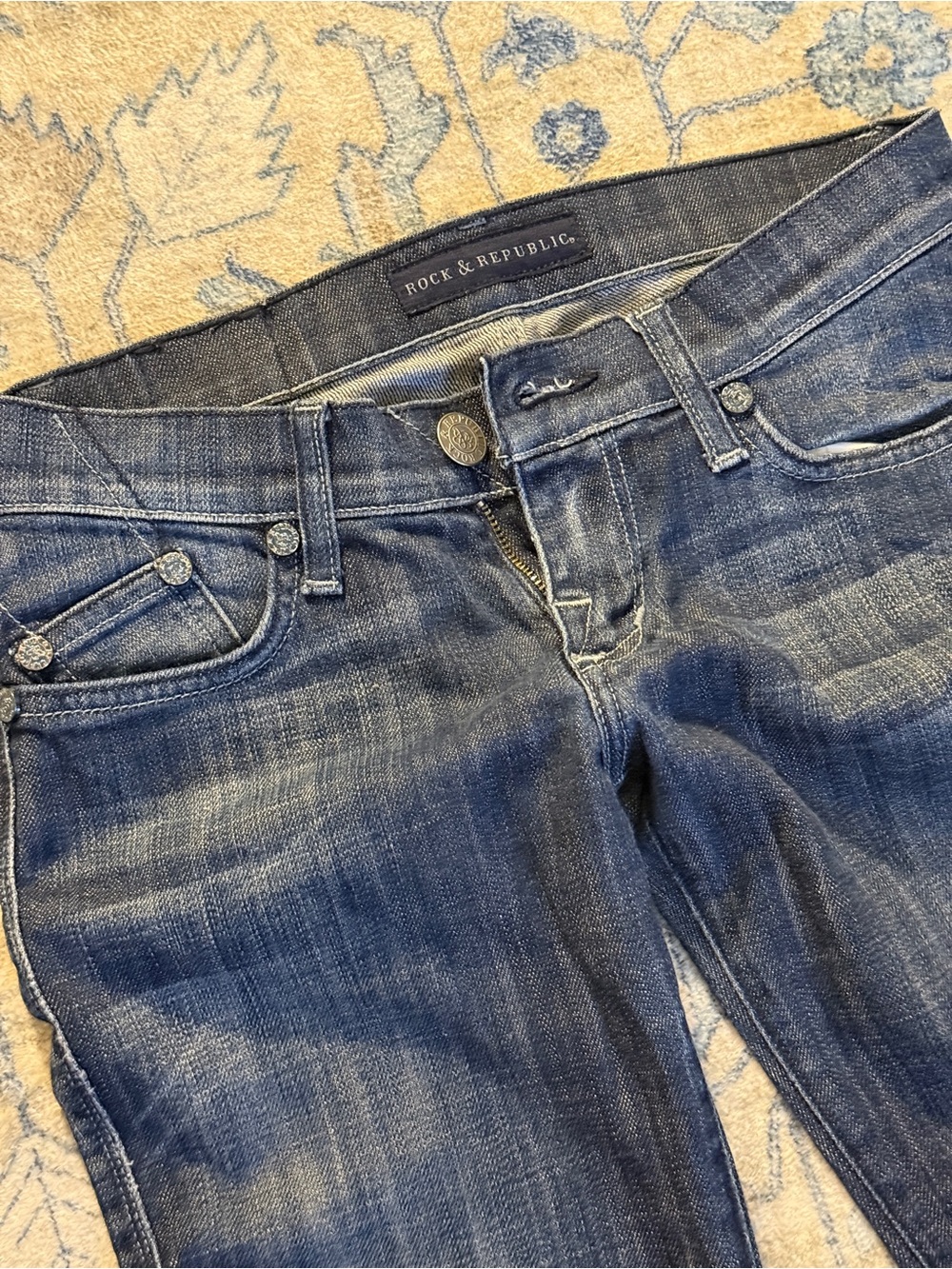 Rock & Republic Women’s Distressed Indigo Skinny Jeans